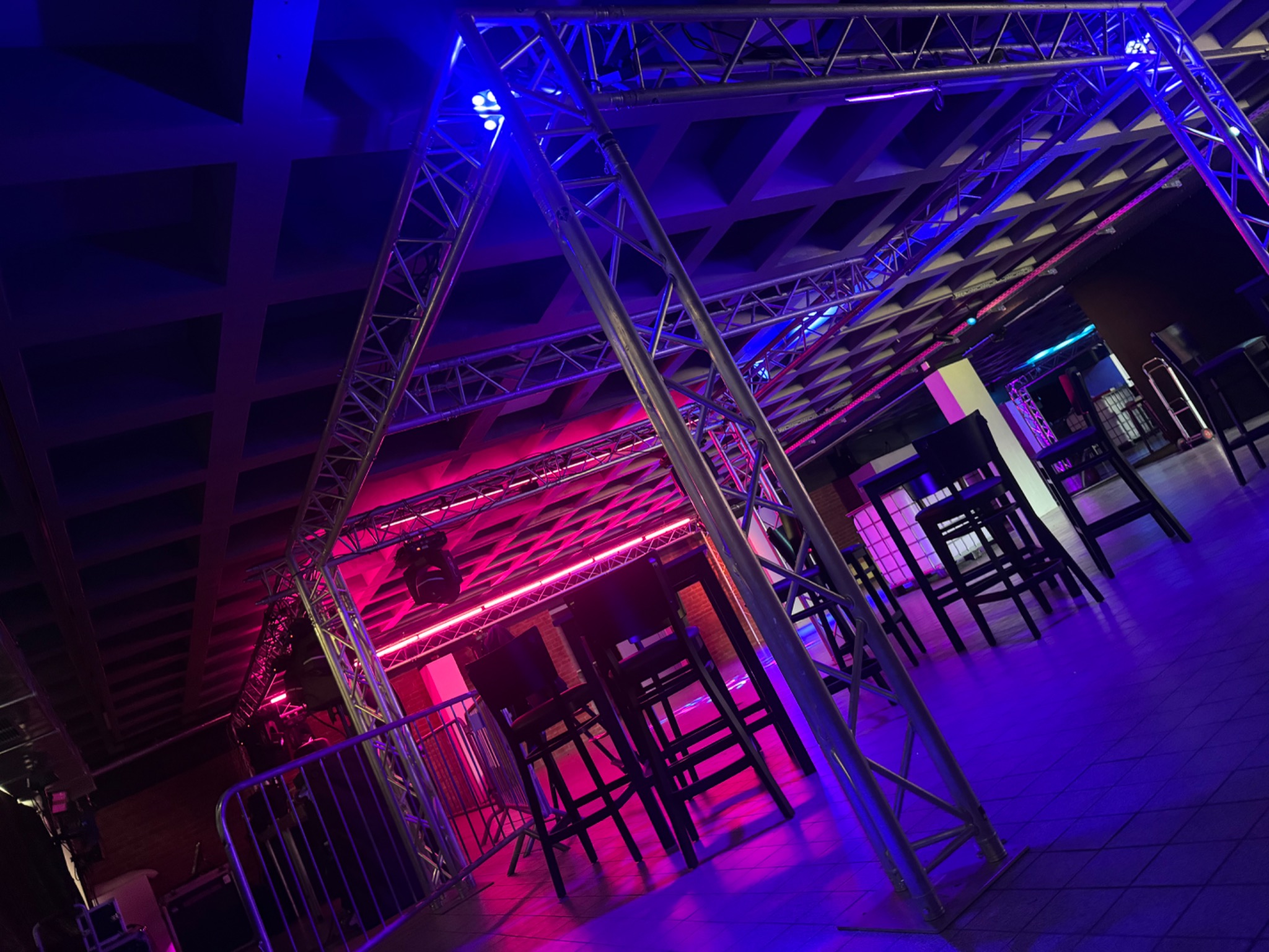 Lichttraversen in der Cantina